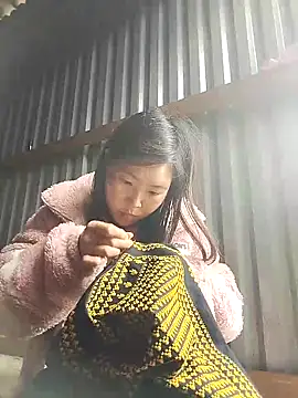 Snapshot of vivi_cute chatting on September 27, 8:42 am vivi cute online show from September 27, 8:42 am