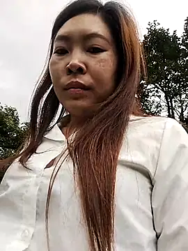Snapshot of vivi_cute chatting on September 25, 1:00 am vivi cute online show from September 25, 1:00 am