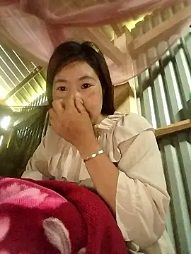 Snapshot of vivi_cute chatting on October 16, 12:30 am vivi cute online show from October 16, 12:30 am