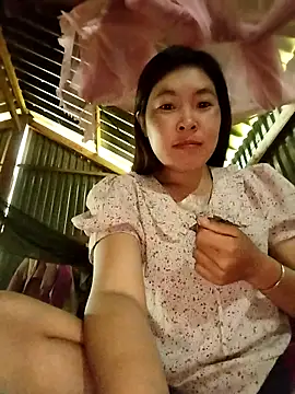 Snapshot of vivi_cute chatting on October 7, 1:06 am vivi cute online show from October 7, 1:06 am