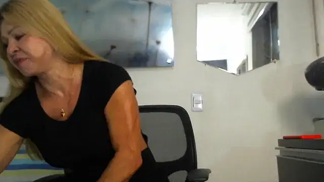 Mirianzapata 1 online show from February 14, 4:34 am