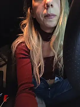 PetiteSecrets online show from November 30, 6:30 pm