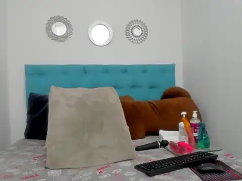 Snapshot of candy_big_tits18 chatting on November 19, 11:38 pm candy big tits18 online show from November 19, 11:38 pm