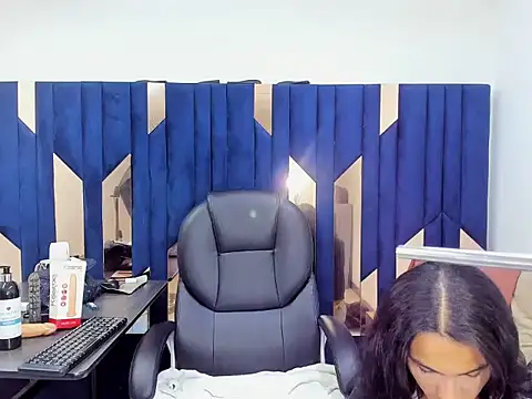 Snapshot of Aisha_hotts777 chatting on November 19, 4:23 am Aisha hotts777 online show from November 19, 4:23 am