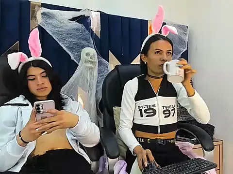 Snapshot of Aisha_hotts777 chatting on November 1, 3:02 am Aisha hotts777 online show from November 1, 3:02 am