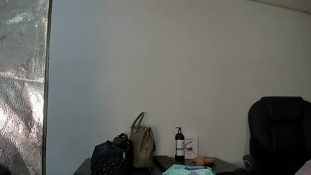 Aisha hotts777 online show from December 15, 2:28 am