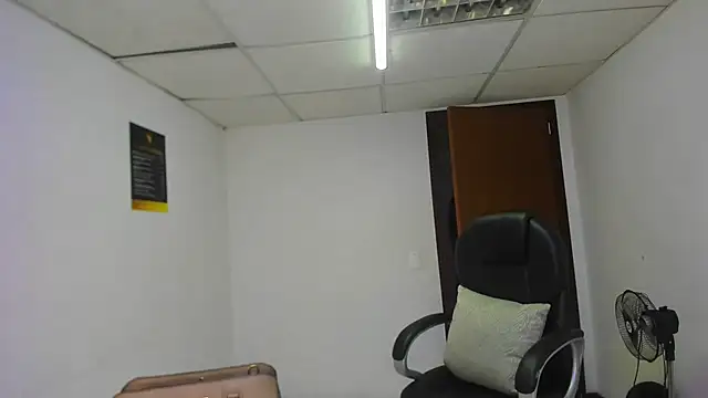 Aisha hotts777 online show from March 3, 3:13 am