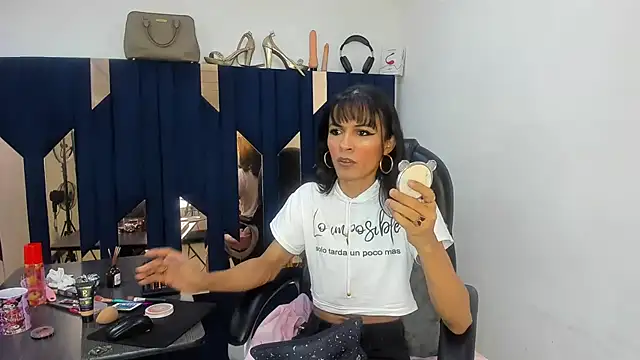 Aisha hotts777 online show from April 24, 3:30 am