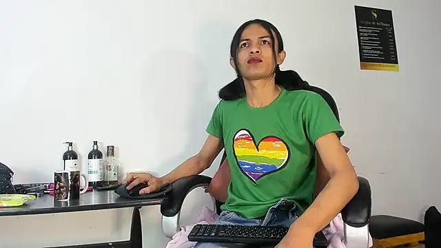 Snapshot of Aisha_hotts777 chatting on November 28, 4:23 am Aisha hotts777 online show from November 28, 4:23 am