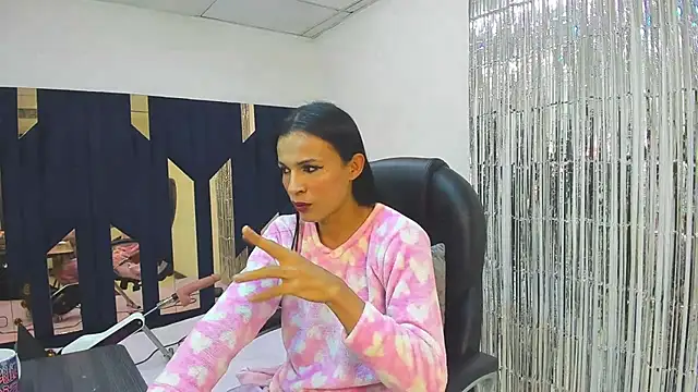 Aisha hotts777 online show from May 7, 5:01 am