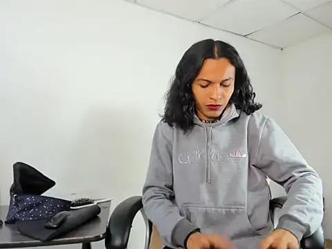 Snapshot of Aisha_hotts777 chatting on December 2, 5:09 am Aisha hotts777 online show from December 2, 5:09 am