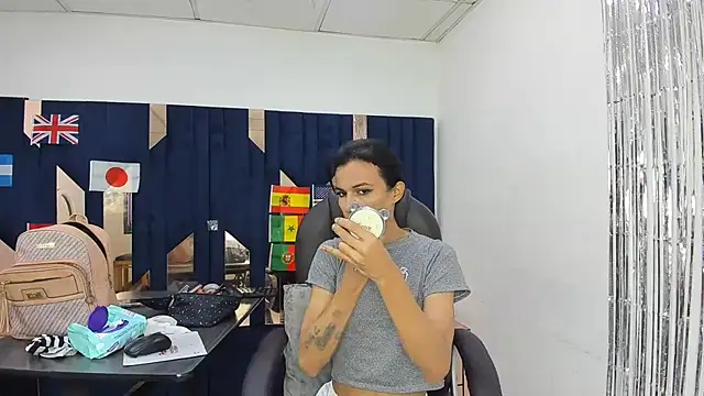 Snapshot of Aisha_hotts777 chatting on July 18, 6:27 pm Aisha hotts777 online show from July 18, 6:27 pm