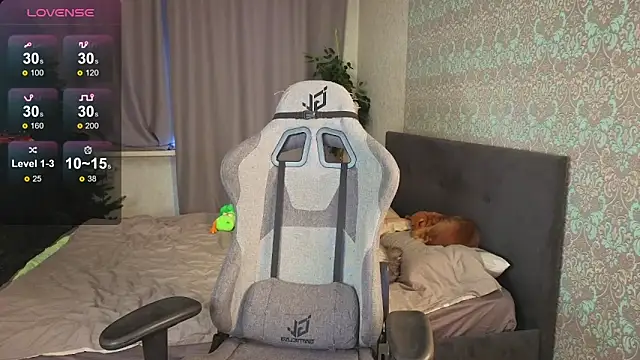 Snapshot of magic_shy_ chatting on November 29, 2:34 am magic shy online show from November 29, 2:34 am