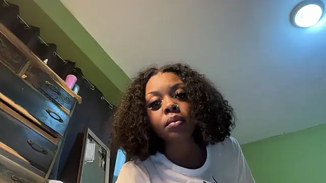 Liaprettygirl online show from April 2, 3:13 am