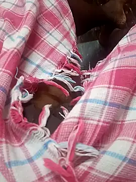 Snapshot of dolphiinn chatting on November 25, 1:44 pm dolphiinn online show from November 25, 1:44 pm