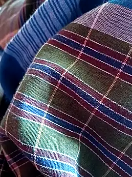 Snapshot of dolphiinn chatting on November 23, 2:32 am dolphiinn online show from November 23, 2:32 am