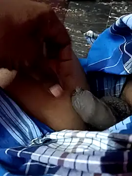 Snapshot of dolphiinn chatting on November 25, 1:28 am dolphiinn online show from November 25, 1:28 am