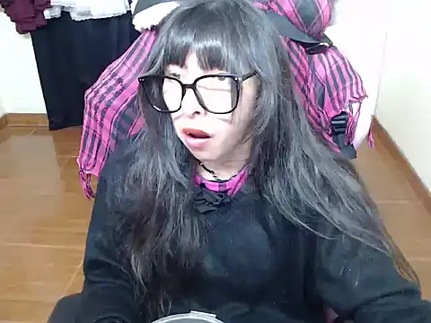 Snapshot of ScarlettShirahoshi chatting on December 15, 8:03 pm ScarlettShirahoshi online show from December 15, 8:03 pm