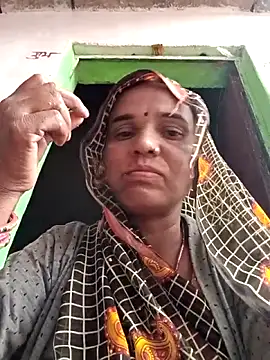 Pinky12A online show from October 31, 5:04 am