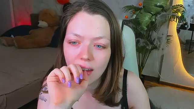 Lunar Lily online show from November 2, 5:45 am