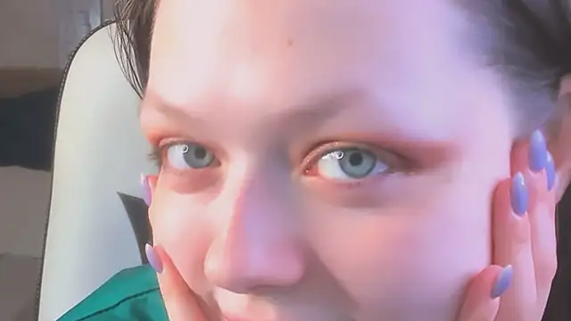 Lunar Lily online show from April 11, 5:48 am