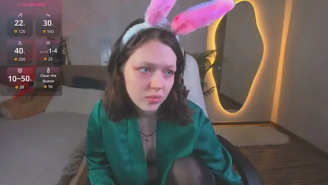 Lunar Lily online show from April 5, 5:36 am