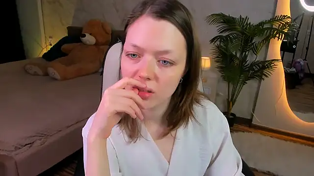 Lunar Lily online show from November 23, 5:39 am