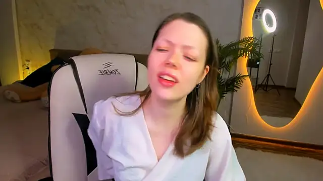 Lunar Lily online show from December 1, 5:30 am