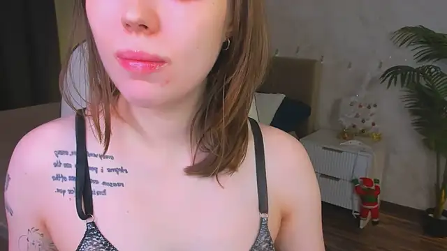 Lunar Lily online show from December 23, 5:40 am