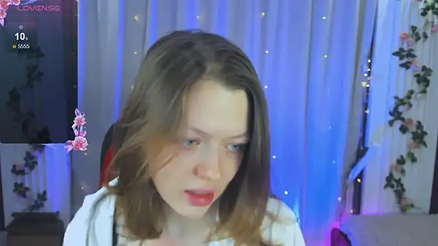 Lunar Lily online show from October 10, 5:41 am