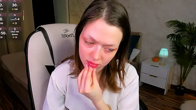 Lunar Lily online show from November 14, 5:44 am