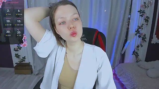 Lunar Lily online show from October 15, 5:28 am