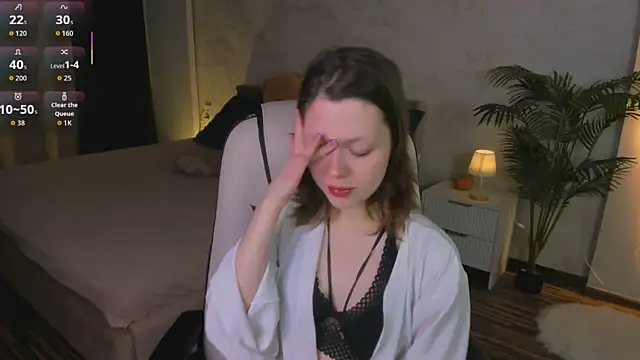 Lunar Lily online show from November 10, 5:34 am