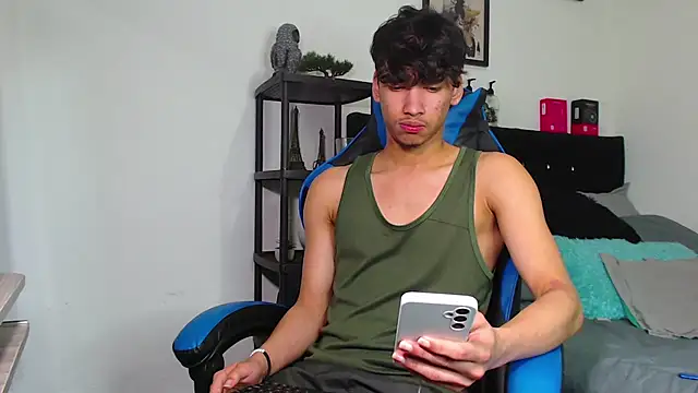 Snapshot of Gael_Jones chatting on November 13, 4:05 am Gael Jones online show from November 13, 4:05 am