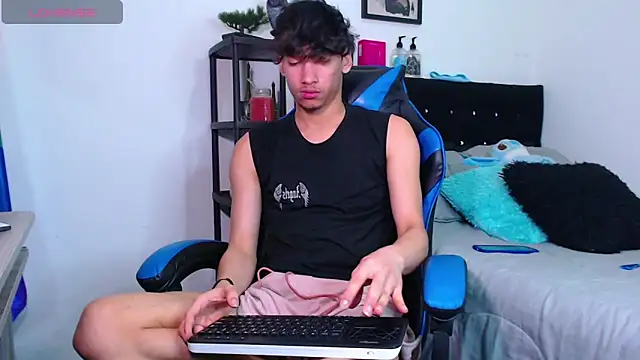 Snapshot of Gael_Jones chatting on October 28, 3:07 am Gael Jones online show from October 28, 3:07 am