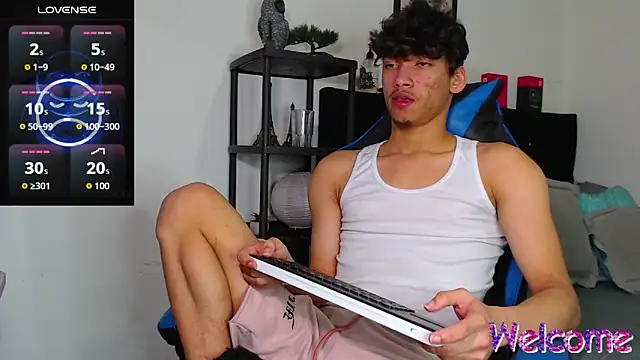 Snapshot of Gael_Jones chatting on November 23, 12:53 am Gael Jones online show from November 23, 12:53 am