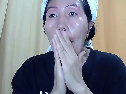 Elara8309 online show from November 12, 2:04 am