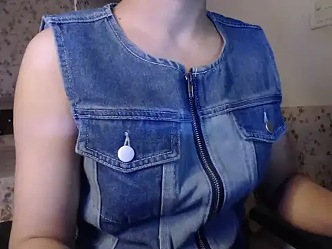 Snapshot of snow_white123 chatting on October 28, 9:03 pm snow white123 online show from October 28, 9:03 pm