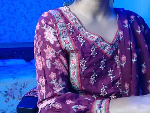 Snapshot of snow_white123 chatting on November 21, 8:52 pm snow white123 online show from November 21, 8:52 pm