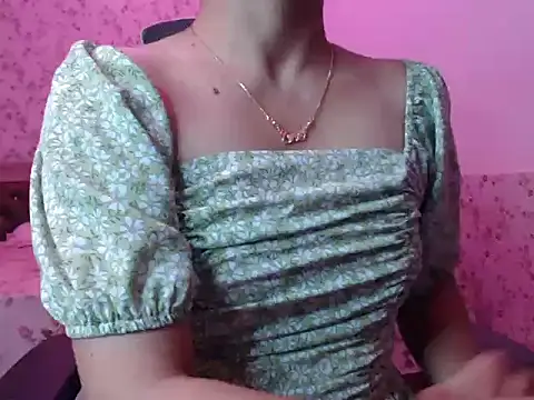 Snapshot of snow_white123 chatting on November 23, 9:14 pm snow white123 online show from November 23, 9:14 pm