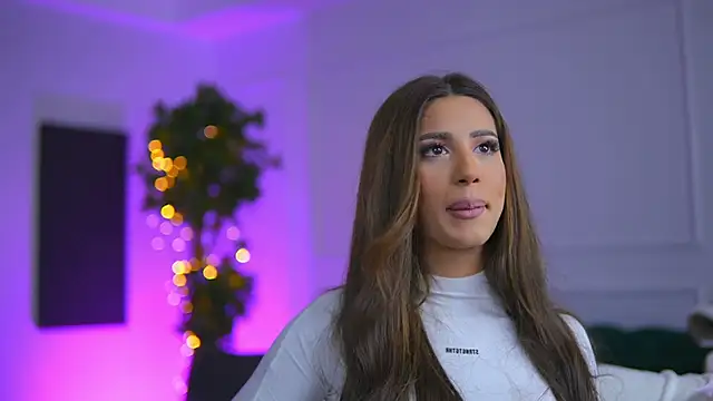 SiennaRuh online show from March 24, 10:15 am