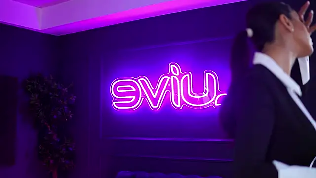 SiennaRuh online show from October 28, 11:20 am