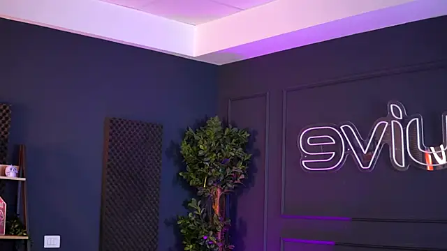 SiennaRuh online show from December 4, 11:20 am