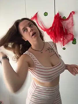 TenderLaGlamor online show from October 29, 11:09 am