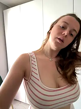 TenderLaGlamor online show from November 11, 11:05 am