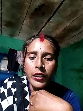Snapshot of Arti13A chatting on June 18, 11:37 am Arti13A online show from June 18, 11:37 am
