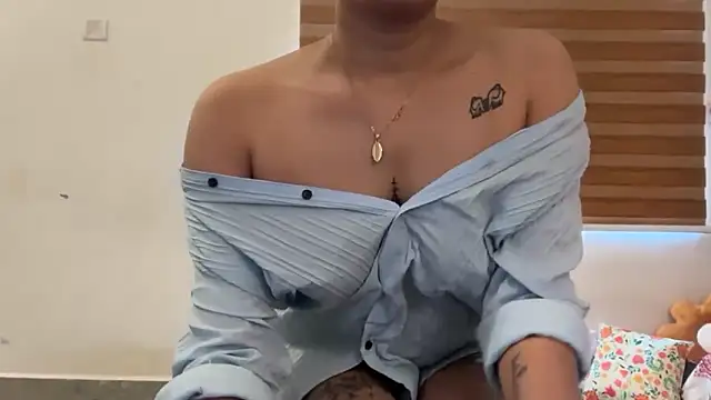 Snapshot of LucytheDevilQueen chatting on December 16, 4:17 am LucytheDevilQueen online show from December 16, 4:17 am