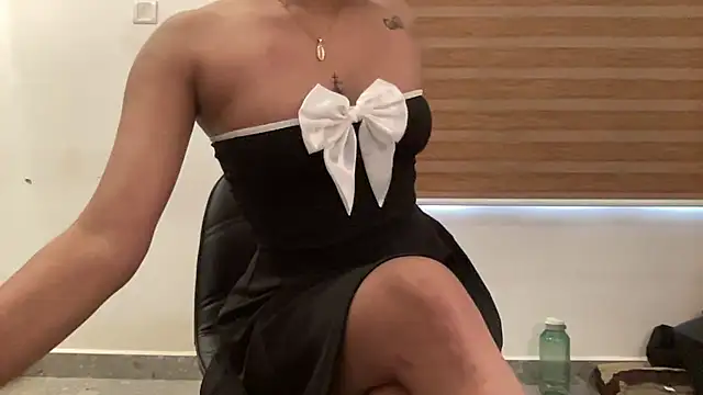 Snapshot of LucytheDevilQueen chatting on November 30, 2:56 am LucytheDevilQueen online show from November 30, 2:56 am