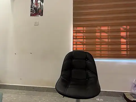 Snapshot of LucytheDevilQueen chatting on December 14, 3:57 am LucytheDevilQueen online show from December 14, 3:57 am