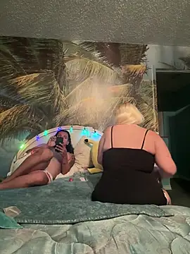 Snapshot of DEADSEXY2 chatting on October 7, 6:47 am DEADSEXY2 online show from October 7, 6:47 am